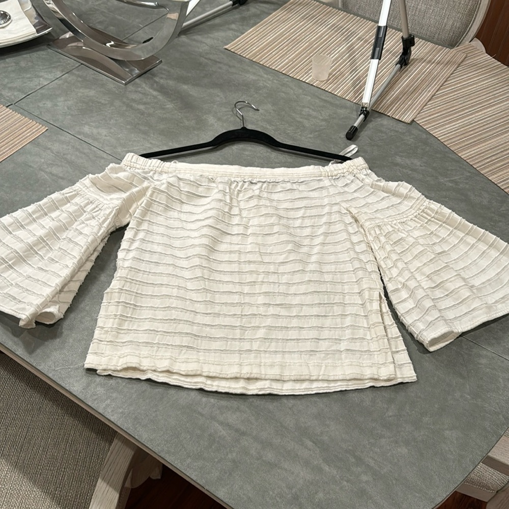 BCBG MAXAZRIA size XS off the shoulder blouse